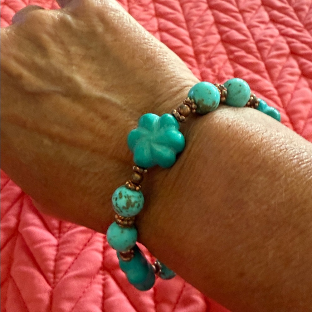 Turquoise Beaded Bracelet Boho Southwestern Floral 8 inch
